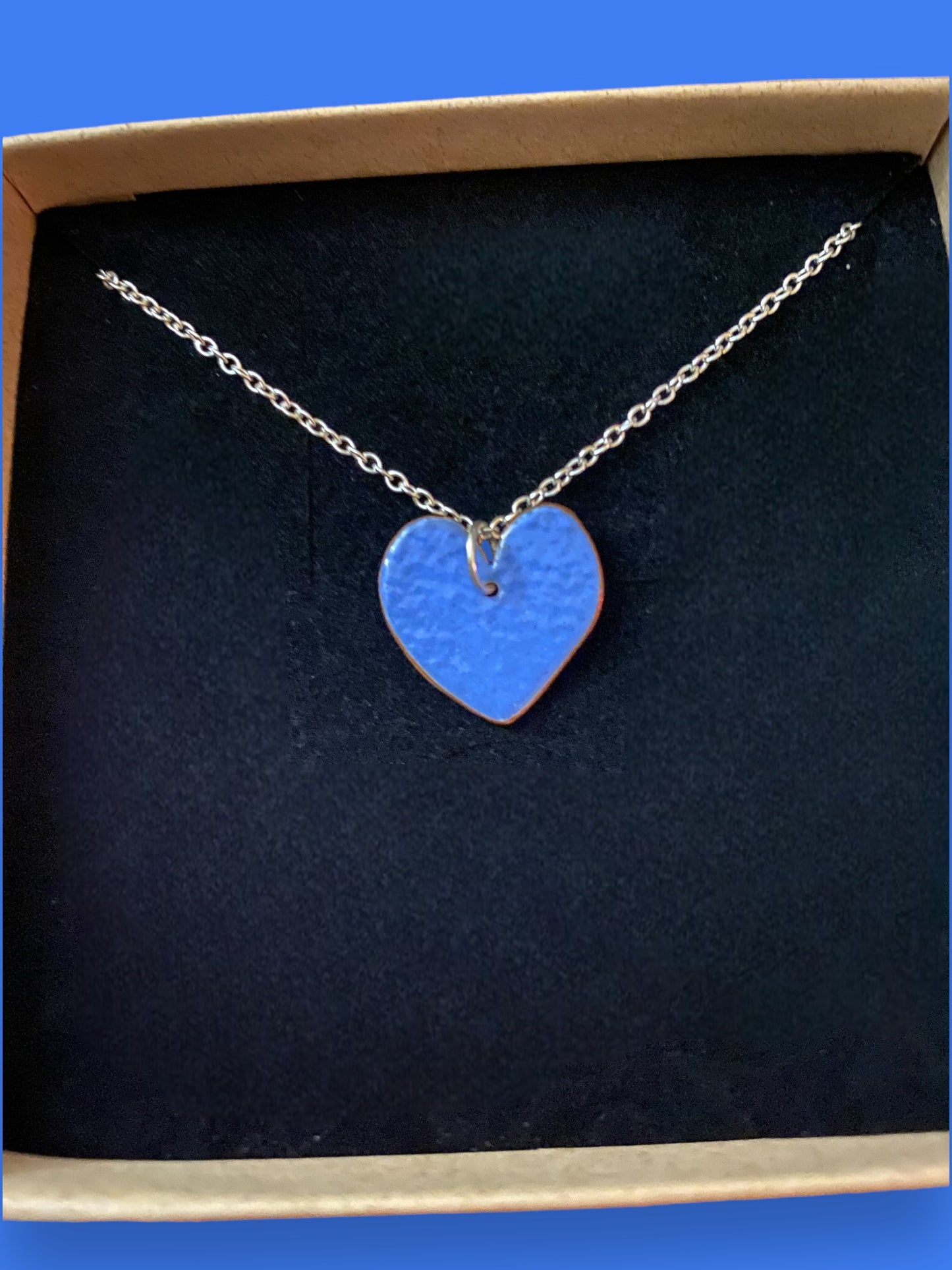 Cadwen gan Lora Wyn - Glas-Lafant (lavendar blue)