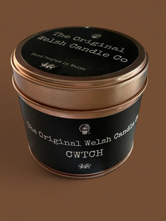 Cannwyll 'Cwtch' gan The Original Welsh Candle Company